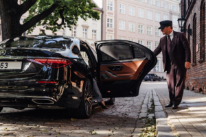 Cheap vs Luxury Transport
