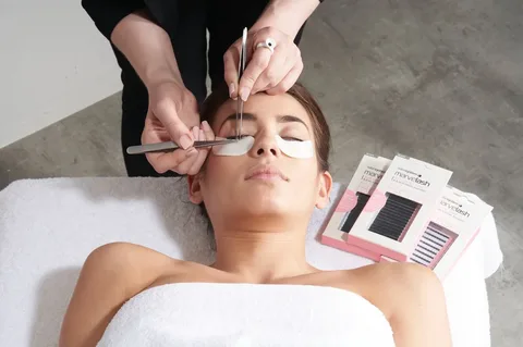 eyelash technician